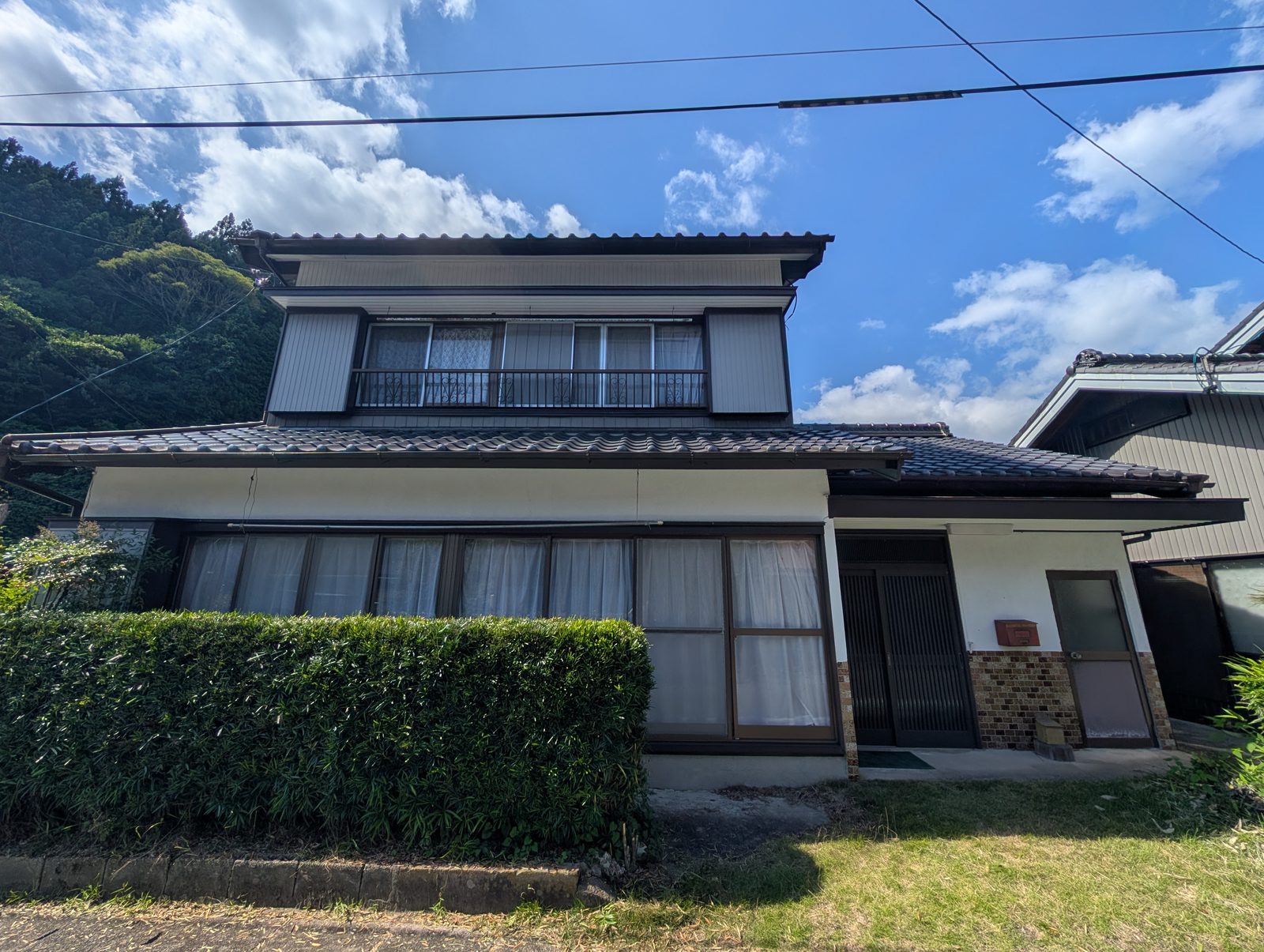 小学校がすぐそばのテラス付きの物件の写真